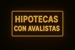 Letrero luminoso en color dorado con el texto "Hipotecas con avalistas" en estilo neón 3D, sobre una pared de ladrillo oscura, proyectando una luz cálida que ilumina suavemente el entorno.